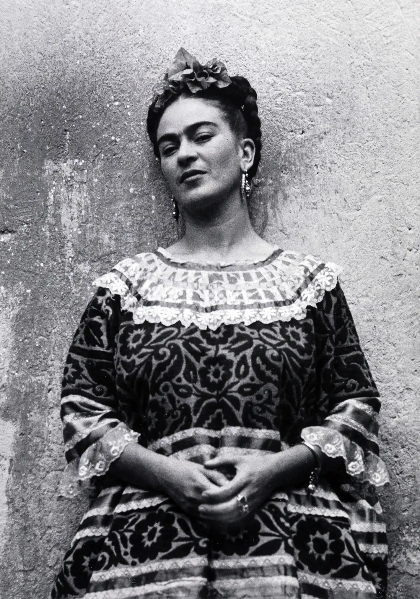 Leo Matiz print — Frida Kahlo Coyoacán 1944 hands crossed, black and white portrait Mexican art photography vintage Frida print