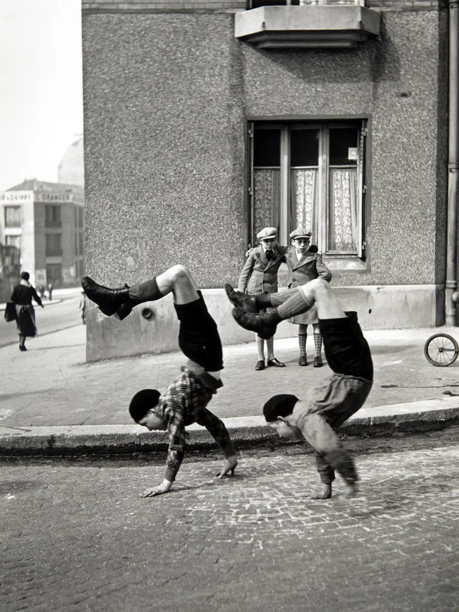 Robert Doisneau print — Les Frères 1934, Paris street kids photo art vintage French street photography