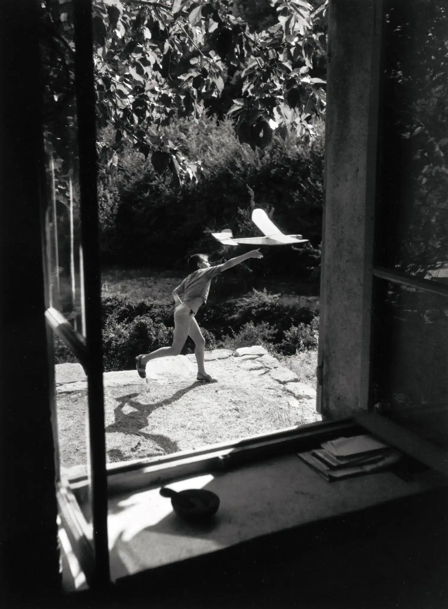 Willy Ronis print — Gordes photography print, Vincent child plane 1949 French village photo art