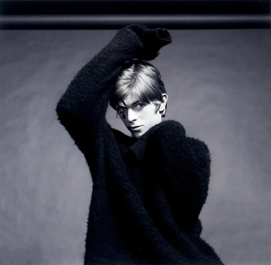 David Bowie Aladdin pose print showing a black and white Aladdin-era studio pose with raised arm, dark sweater, and dramatic