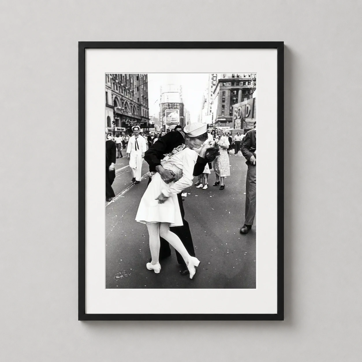 V Day Times Square Photo — alfred Eisenstaedt's black and white photograph of a sailor and nurse