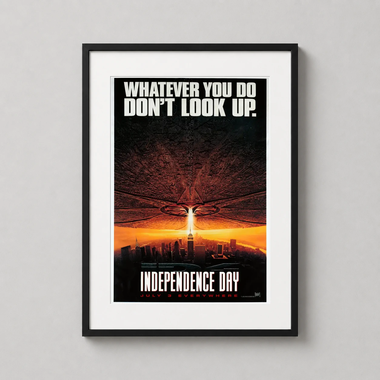 Independence Day Giant Alien — massive alien spacecraft looms over the New York City skyline and