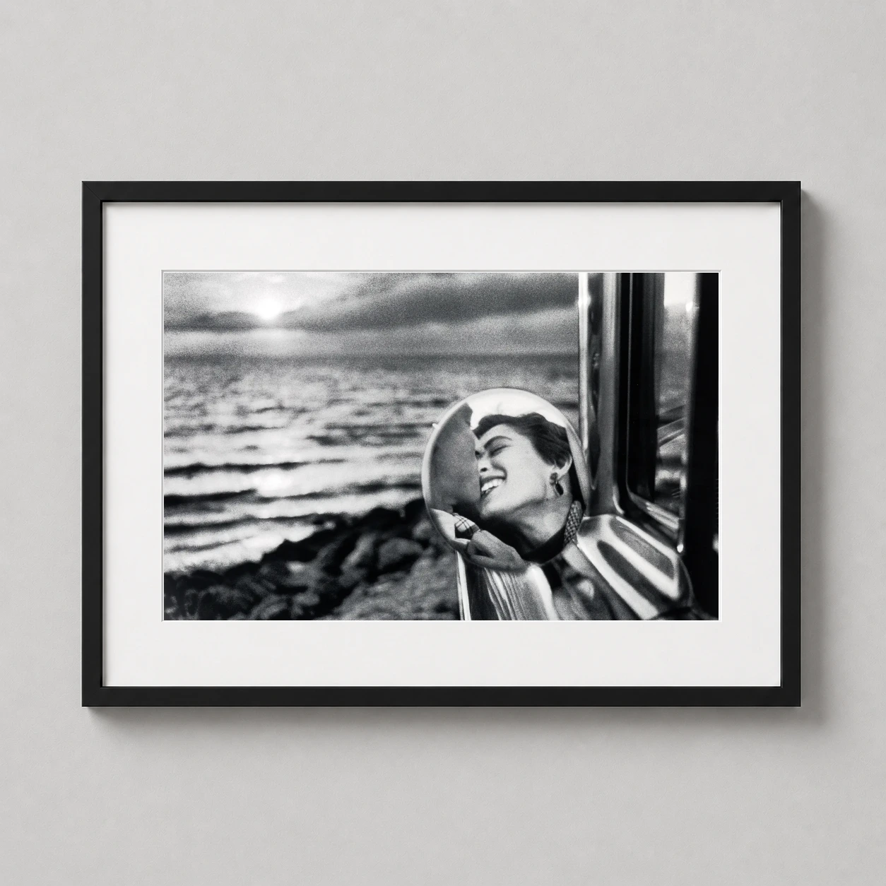 Elliott Erwitt California Kiss — romantic black and white photograph of a couple kissing, reflected in a