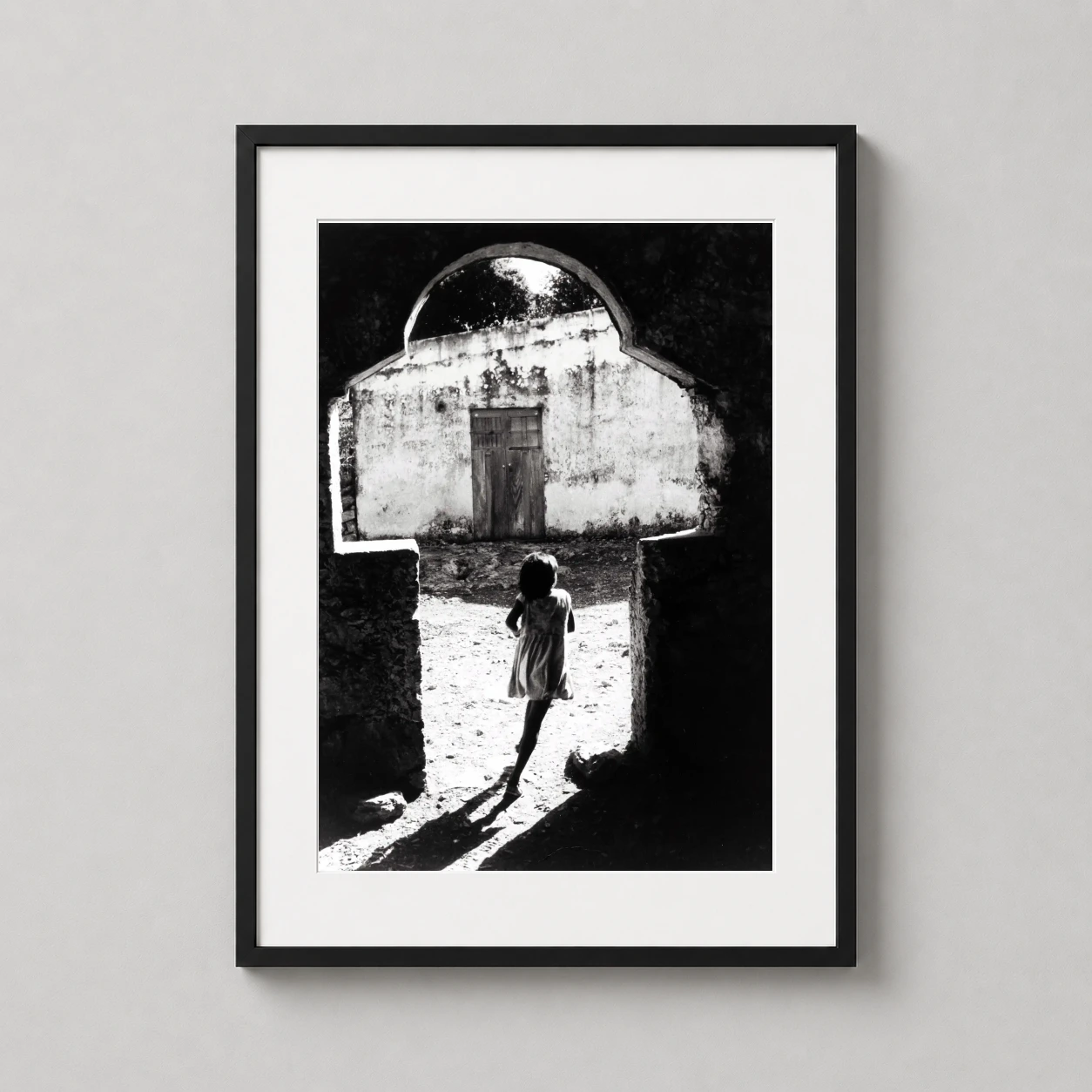 Hector Garcia Paso Luz Photo — high-contrast black and white photograph by Héctor García featuring a