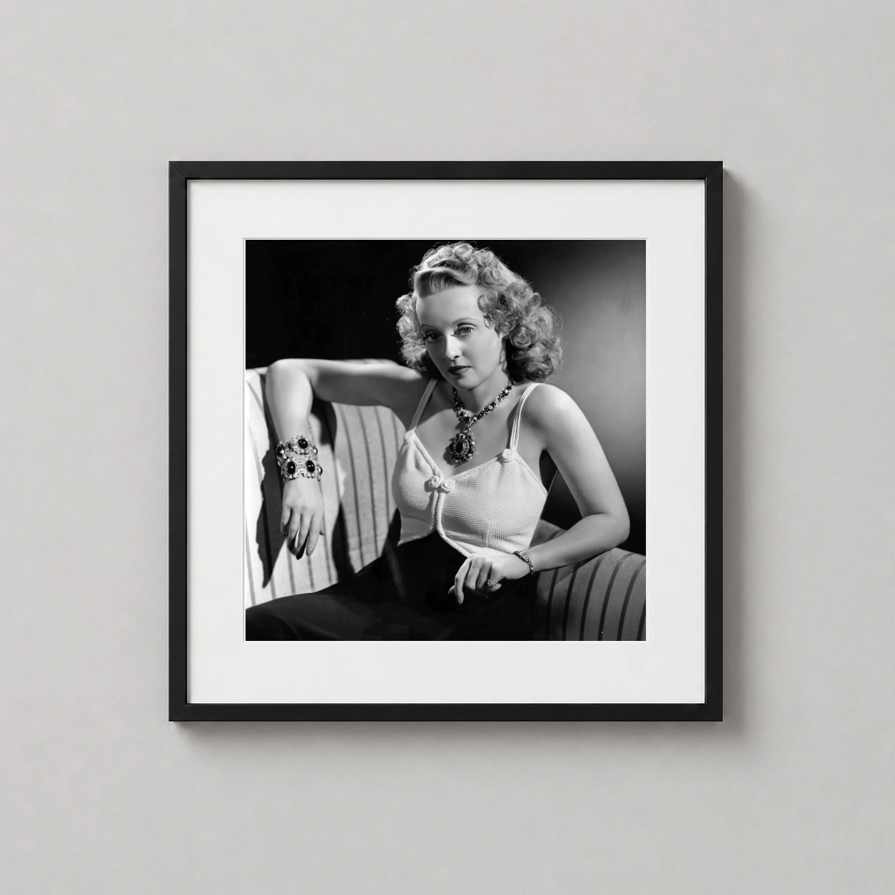 Bette Davis 1939 Warner — 1939 black and white studio portrait of Bette Davis featuring intricate