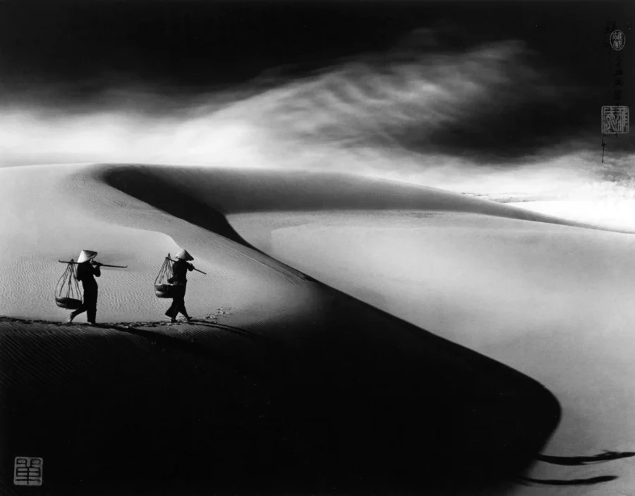 Don Hong-Oai poster showing figures going to market in Vietnam in 1970.