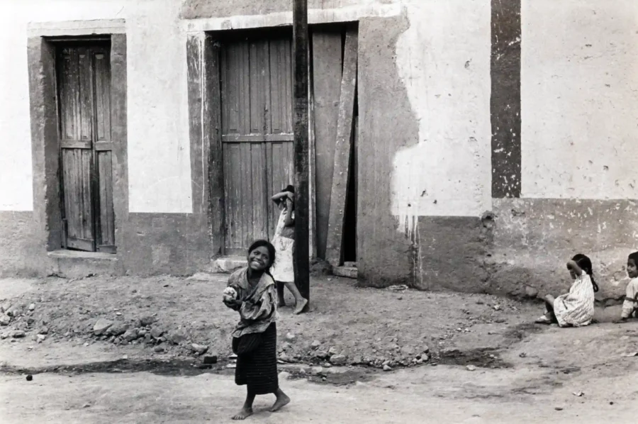Helen Levitt poster showing Mexico street photograph, 1941