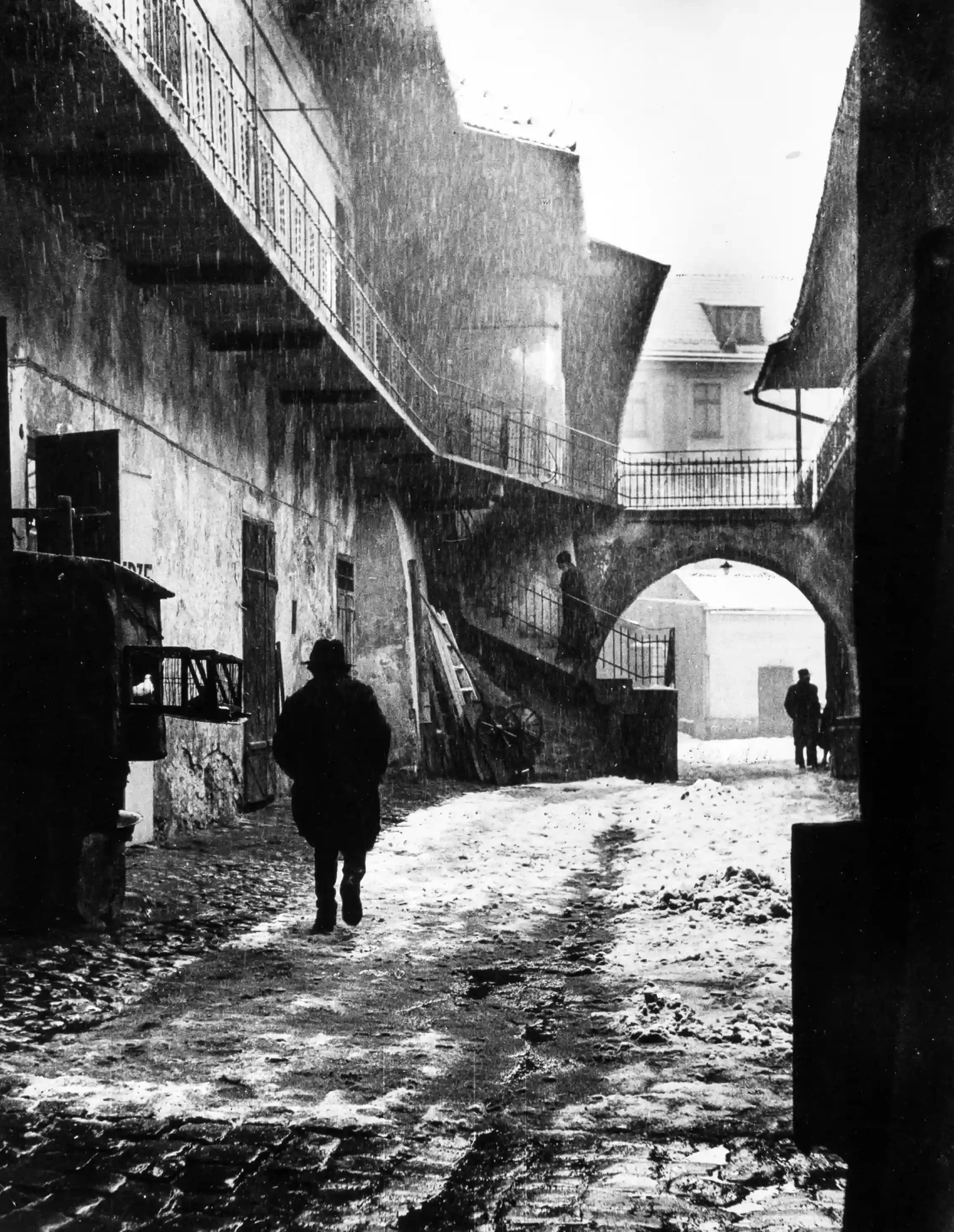 Roman Vishniac poster showing the entrance to Kazimierz in prewar Cracow.