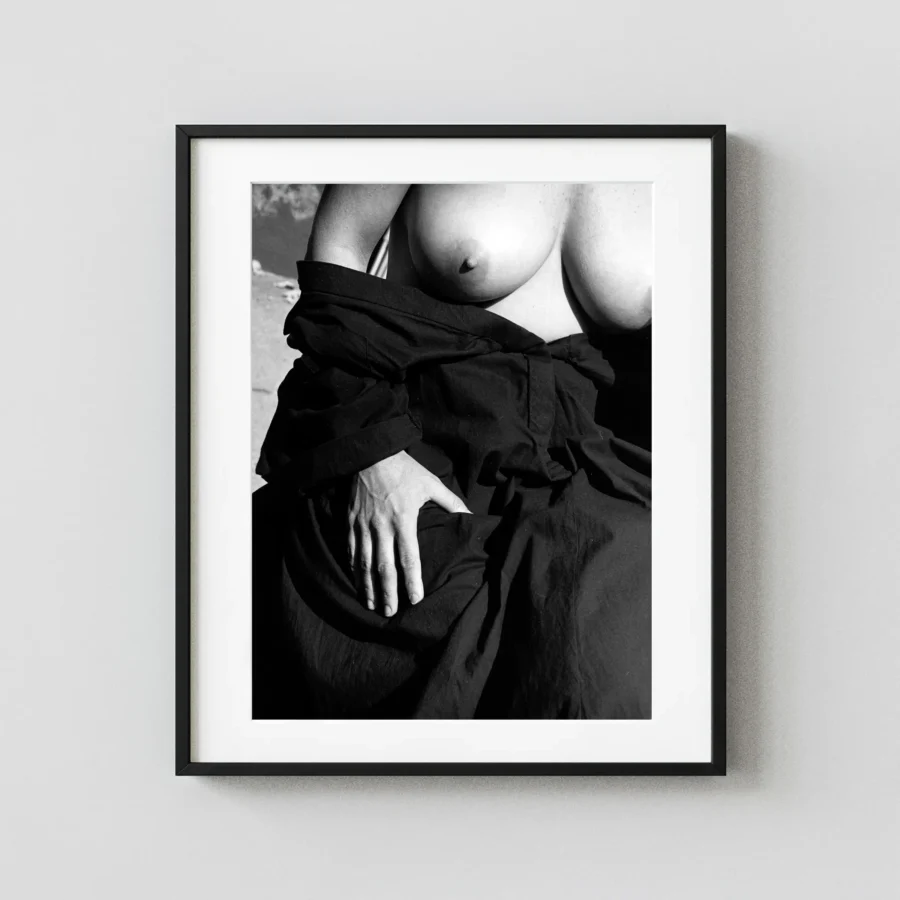 El Trapo Negro 1986 Nude displayed as a framed wall mockup