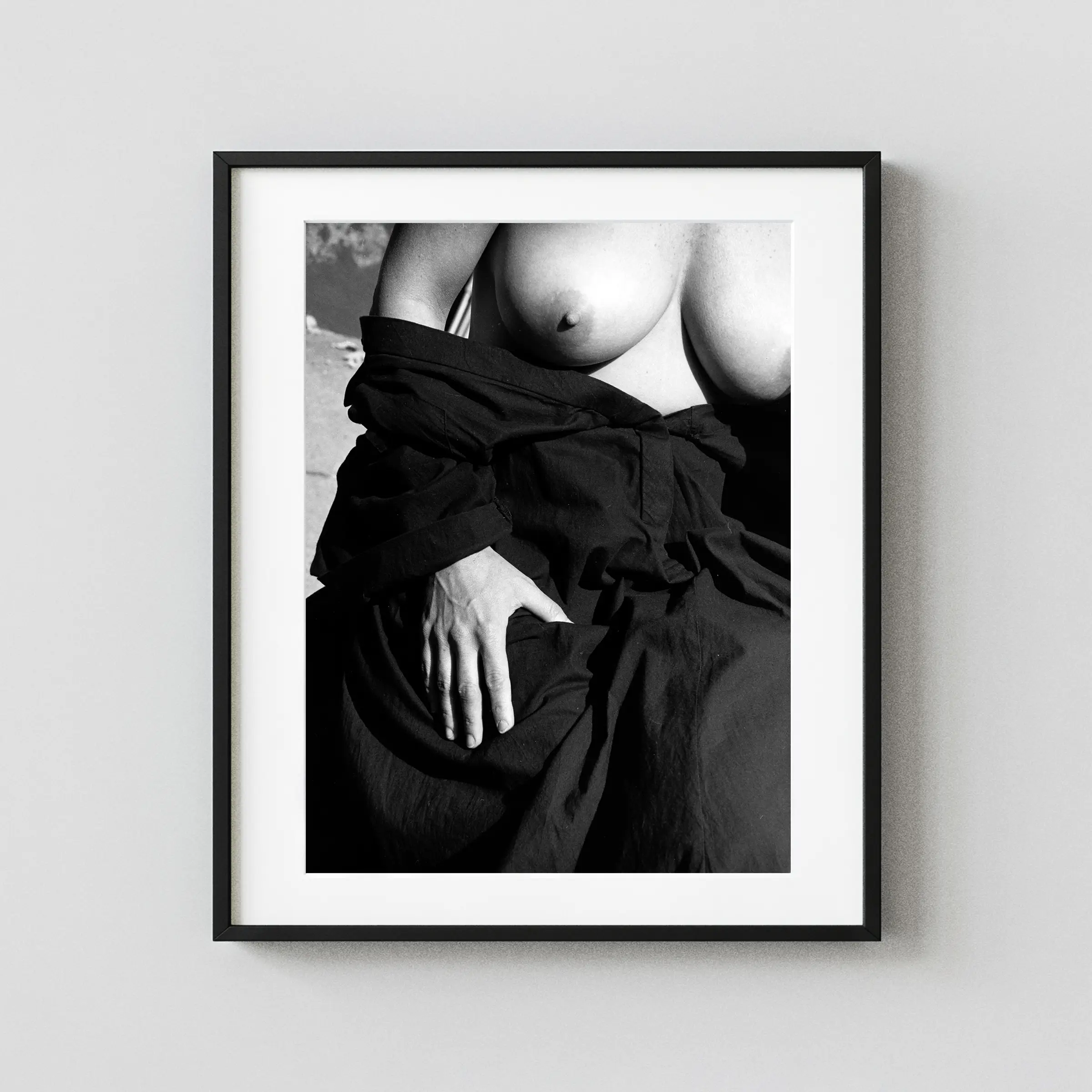 El Trapo Negro 1986 Nude displayed as a framed wall mockup