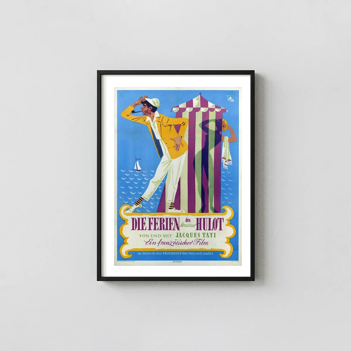 Les Vacances de Monsieur Hulot | Movie Poster | Vintage 1953 Retro Movie Posters xe2x80x93 Portrait Frame Wall Art Mockup | MerchFuse