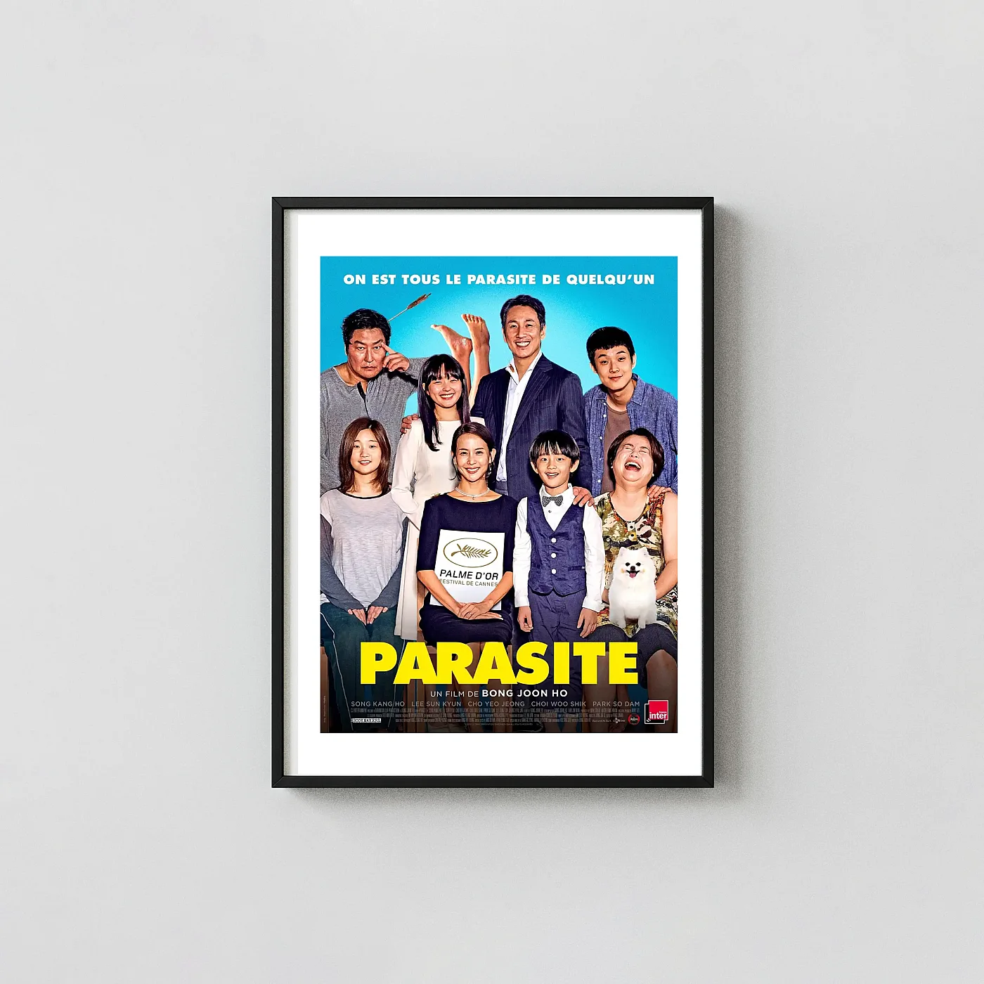 Parasite (Gisaengchung) | Movie Poster | Official French Cast Horror Movies Posters xe2x80x93 Portrait Frame Wall Art Mockup | MerchFuse