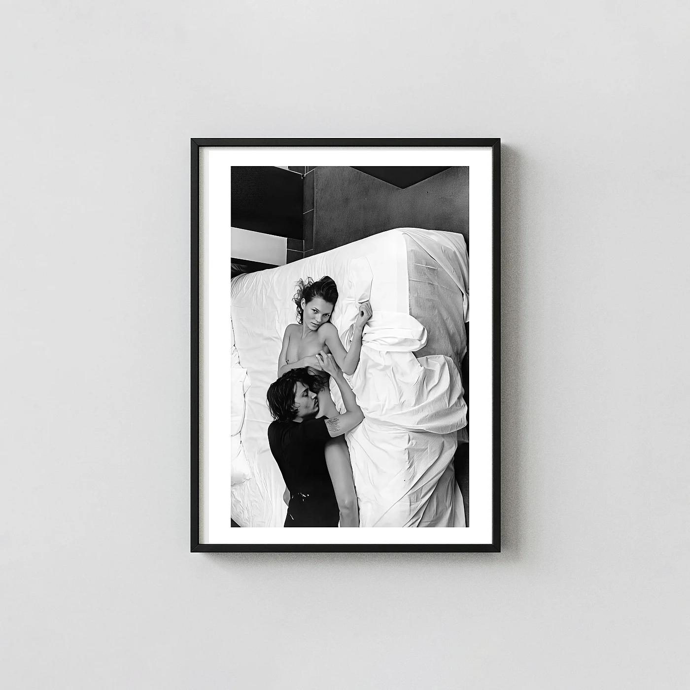 Kate Moss And Johnny Depp Print | Vintage Celebrity Black And White Wall Art Kate Moss And Johnny Depp Print | Vintage Celebrity Black And White Photography Prints Xe2X80X93 Portrait Frame Wall Art Mockup | Merchfuse