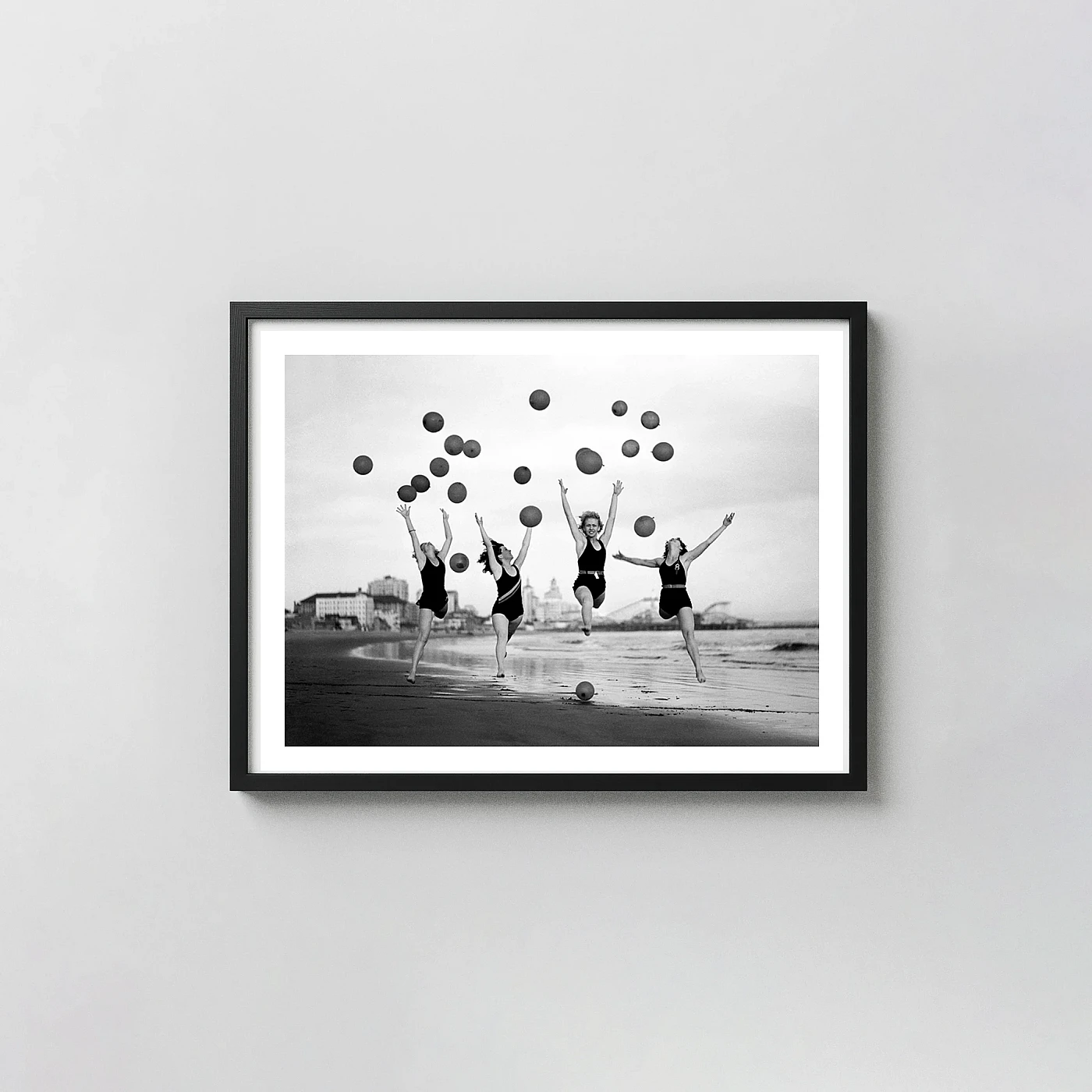Vintage Black and White Beach Print Photo Poster - photography wall art print
